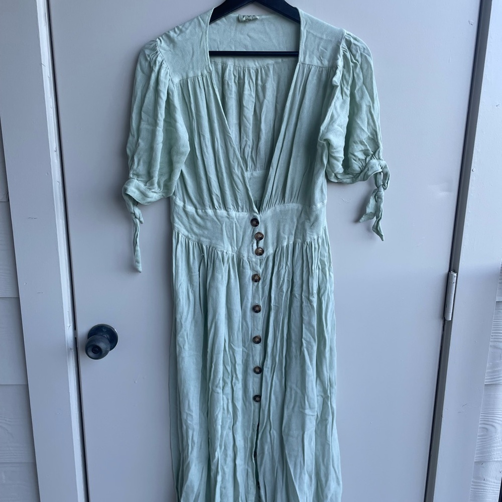 Elegant Mint Green Button-Down Dress